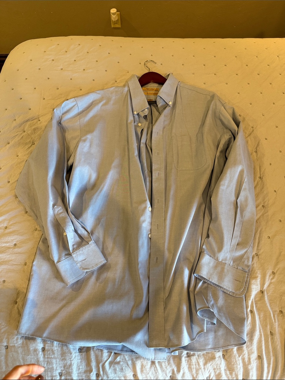 Roundtree & Yorke Men's Pale Blue Button-Down Dress Shirt